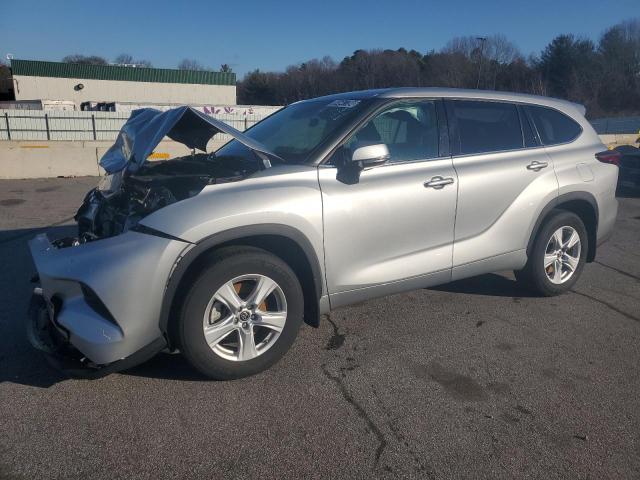 TOYOTA HIGHLANDER 2022 with VIN 5TDBZRBHXNS594946 - Photo from auction