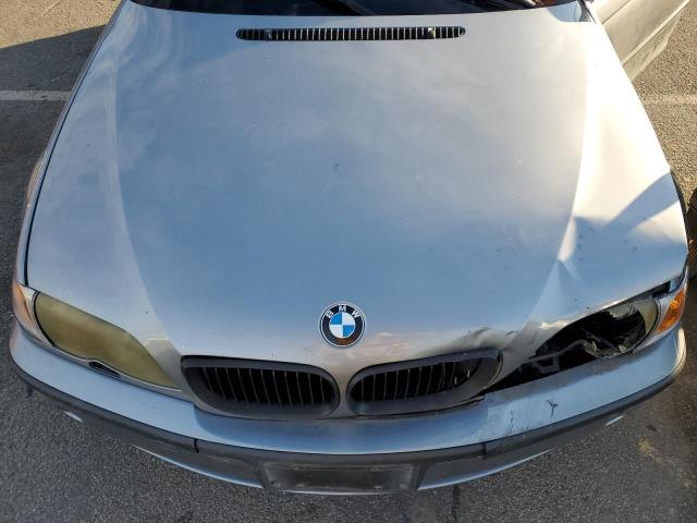 Photo 11 from auction – 2004 BMW 325 I with VIN WBAEV33484KR27956