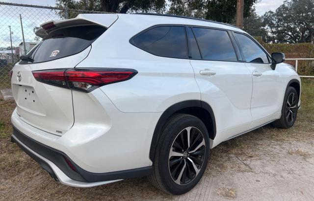 Photo 4 from auction – 2022 TOYOTA HIGHLANDER with VIN 5TDLZRAH1NS135102