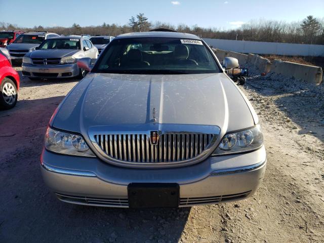 Photo 5 from auction – 2003 LINCOLN TOWN CAR C with VIN 1LNHM83W63Y692465