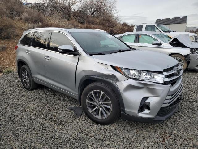 Photo 4 from auction – 2017 TOYOTA HIGHLANDER with VIN 5TDJZRFH6HS510664
