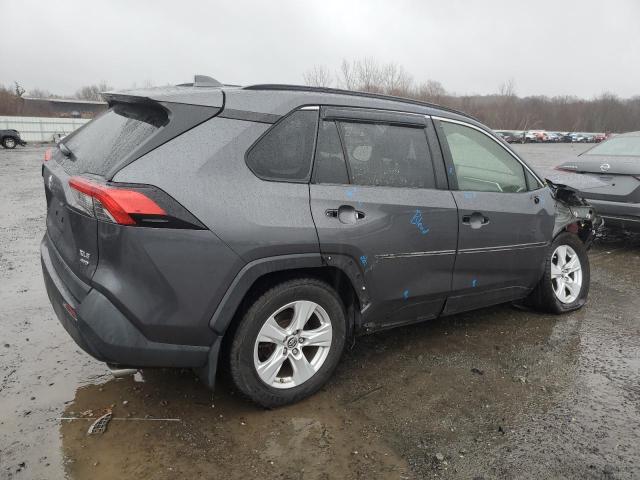 Photo 3 from auction – 2019 TOYOTA RAV4 XLE with VIN JTMP1RFV3KD019575