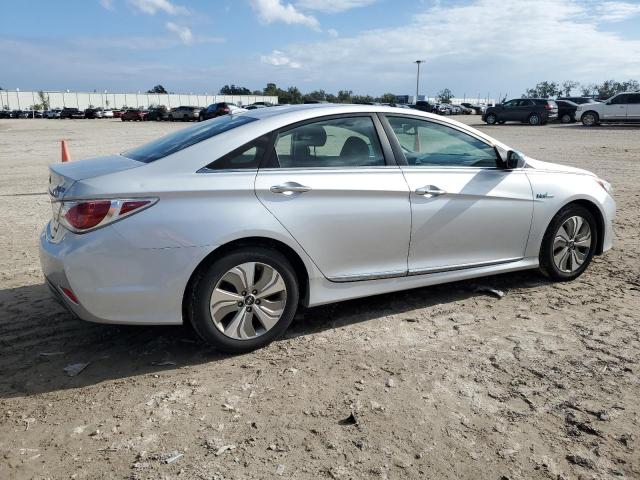 Photo 3 from auction – 2013 HYUNDAI SONATA HYB with VIN KMHEC4A48DA096851