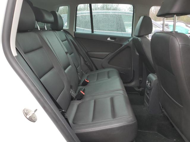 Photo 11 from auction – 2014 VOLKSWAGEN TIGUAN S with VIN WVGAV3AX3EW577348