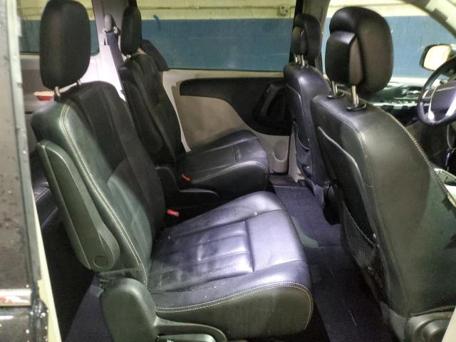 Photo 11 from auction – 2016 CHRYSLER TOWN & COU with VIN 2C4RC1BG3GR148366