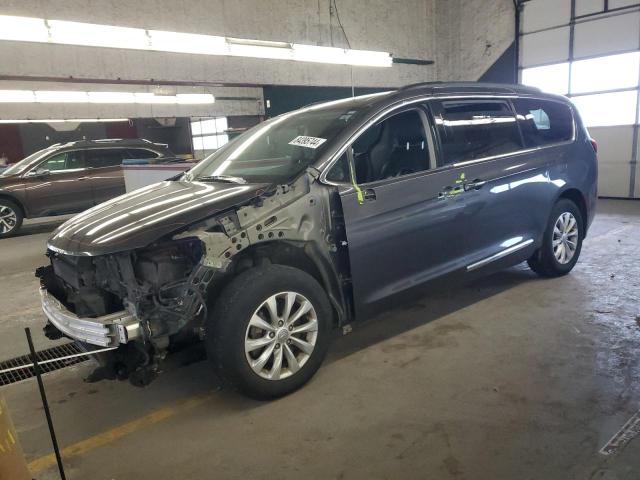 CHRYSLER PACIFICA T 2017 with VIN 2C4RC1BGXHR776975 - Photo from auction