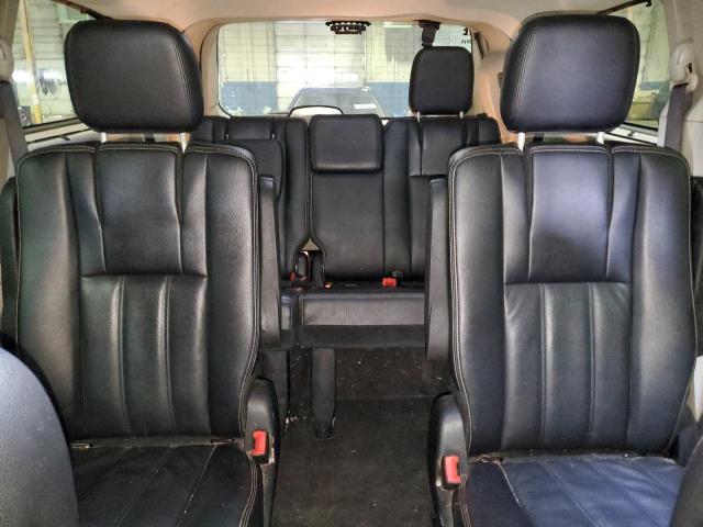 Photo 10 from auction – 2015 CHRYSLER TOWN & COU with VIN 2C4RC1BG8FR662339