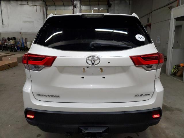 Photo 6 from auction – 2018 TOYOTA HIGHLANDER with VIN 5TDJZRFH0JS560384