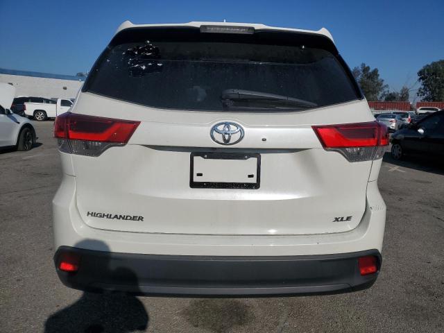 Фото 6 с аукциона – 2018 TOYOTA HIGHLANDER с VIN 5TDKZRFH9JS532264