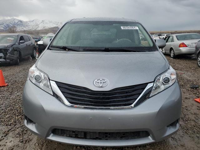 Photo 5 from auction – 2011 TOYOTA SEINNA with VIN 5TDKK3DC2BS169381