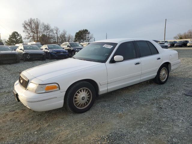 FORD CROWN VICT 2000 with VIN 2FAFP71W9YX101655 - Photo from auction