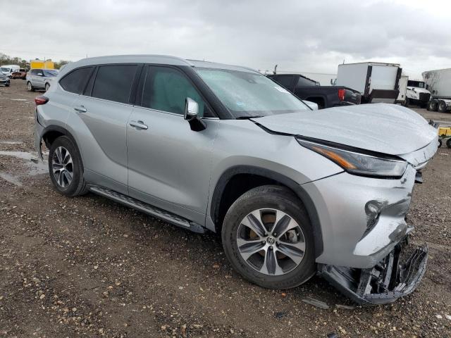 Photo 4 from auction – 2022 TOYOTA HIGHLANDER with VIN 5TDGZRAH1NS555671