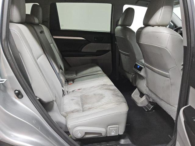 Снимка 11 от търг – 2016 TOYOTA HIGHLANDER с VIN 5TDBKRFH5GS298511