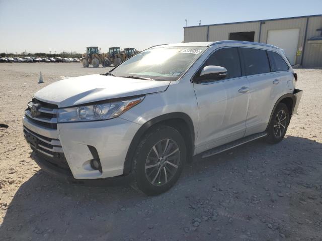 TOYOTA HIGHLANDER 2018 with VIN 5TDKZRFH0JS278914 - Photo from auction