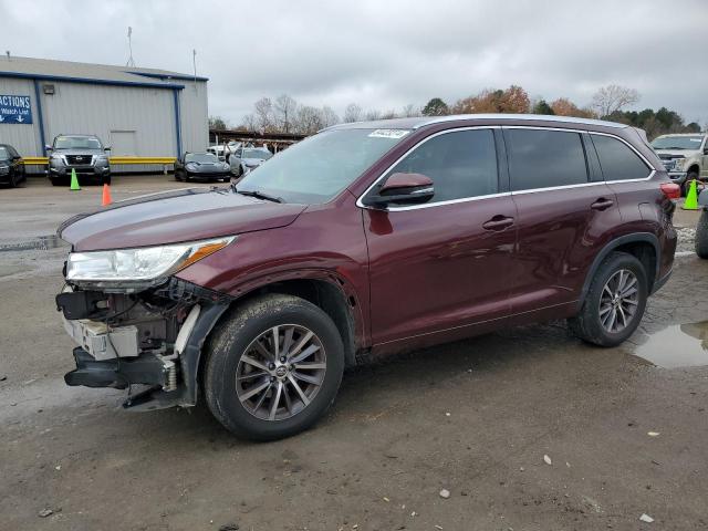 TOYOTA HIGHLANDER 2018 with VIN 5TDKZRFH9JS258077 - Photo from auction
