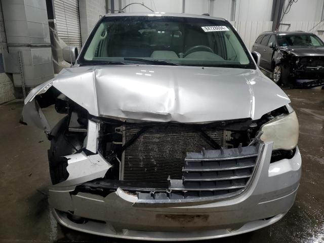 Photo 5 from auction – 2010 CHRYSLER TOWN & COU with VIN 2A4RR5D1XAR266172