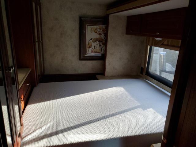 Photo 9 from auction – 2011 FORD F53 with VIN 1F66F5DY1B0A04277
