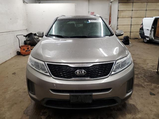 Photo 5 from auction – 2015 KIA SORENTO LX with VIN 5XYKTDA72FG627398