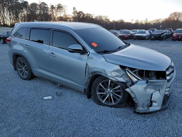 Photo 4 from auction – 2017 TOYOTA HIGHLANDER with VIN 5TDKZRFH7HS516588
