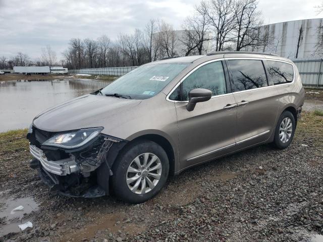 CHRYSLER PACIFICA T 2017 with VIN 2C4RC1BG1HR534799 - Photo from auction