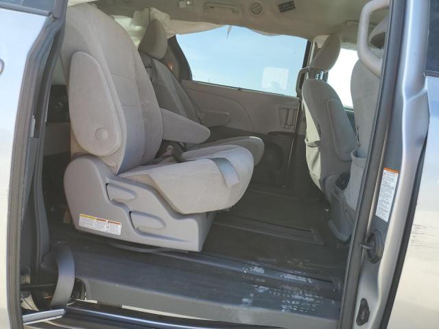 Photo 11 from auction – 2018 TOYOTA SIENNA LE with VIN 5TDKZ3DC0JS903123