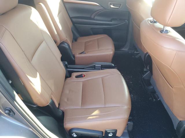 Photo 11 from auction – 2019 TOYOTA HIGHLANDER with VIN 5TDDZRFH0KS703283