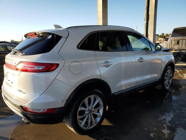 Photo 3 from auction – 2017 LINCOLN MKC SELECT with VIN 5LMCJ2D97HUL21433