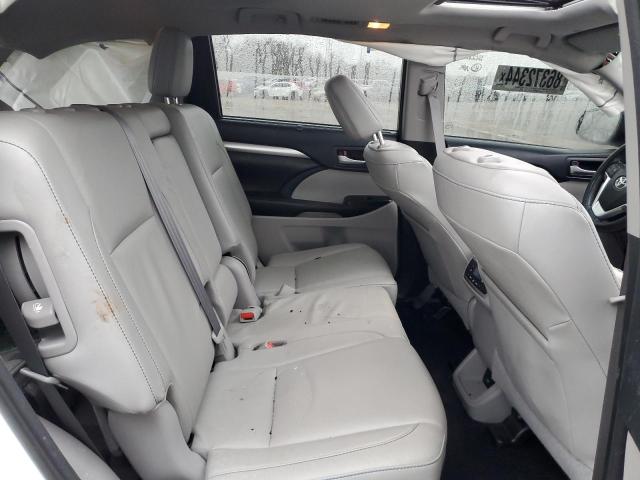 Photo 11 from auction – 2018 TOYOTA HIGHLANDER with VIN 5TDKZRFH9JS281293