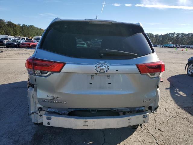 Photo 6 from auction – 2018 TOYOTA HIGHLANDER with VIN 5TDKZRFH4JS527702