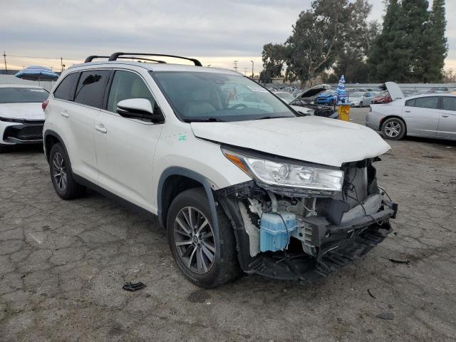 Photo 4 from auction – 2019 TOYOTA HIGHLANDER with VIN 5TDKZRFH1KS570749