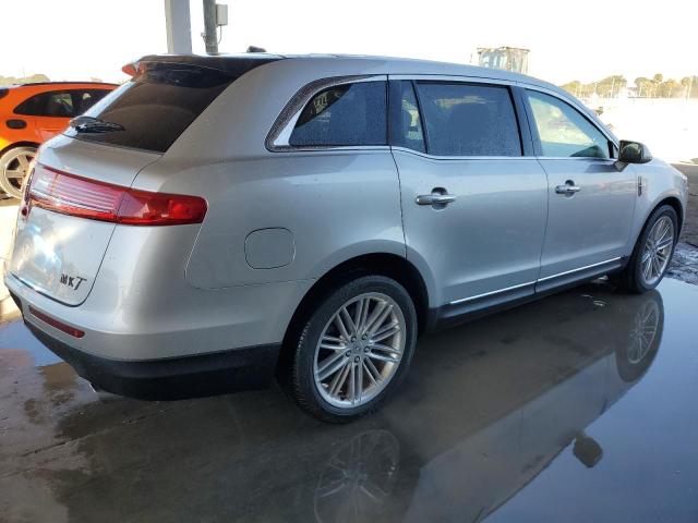 Photo 3 from auction – 2019 LINCOLN MKT with VIN 2LMHJ5ATXKBL04167
