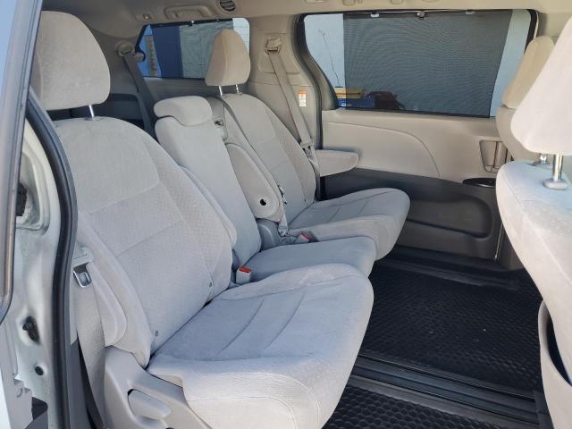 Photo 11 from auction – 2017 TOYOTA SIENNA LE with VIN 5TDKZ3DC2HS880082
