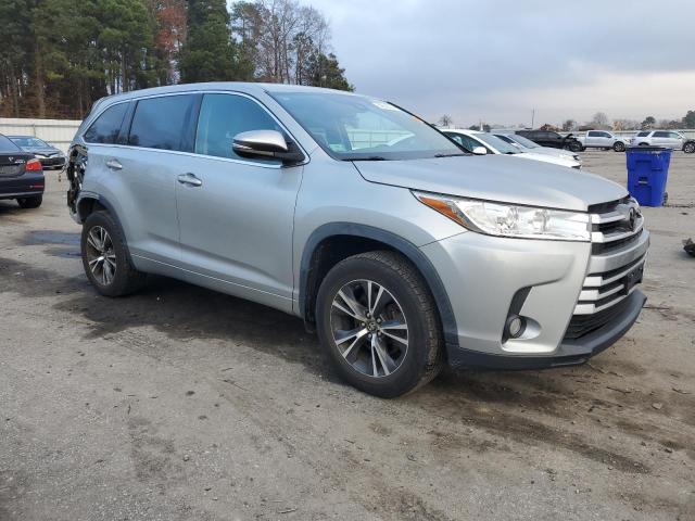Photo 4 from auction – 2017 TOYOTA HIGHLANDER with VIN 5TDBZRFHXHS385995
