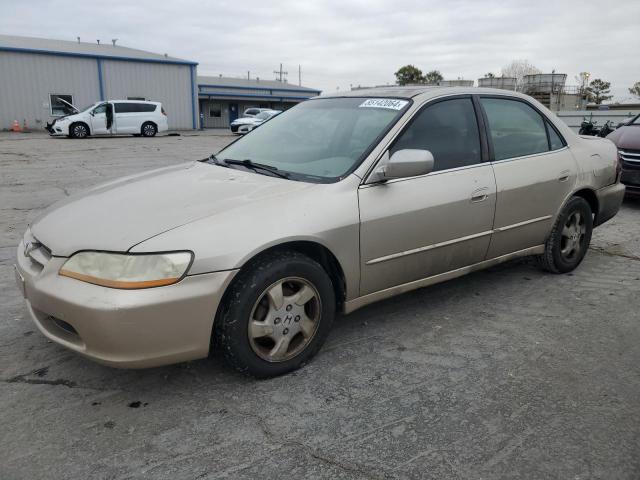 HONDA ACCORD EX 2000 with VIN 1HGCG5669YA010843 - Photo from auction