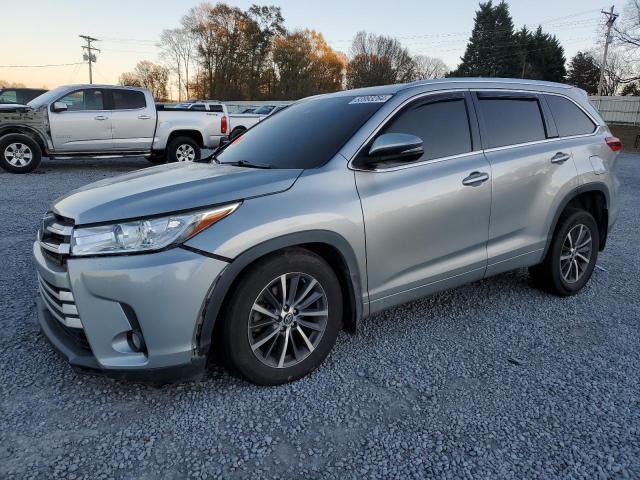 TOYOTA HIGHLANDER 2017 с VIN 5TDKZRFH7HS516588 - Фото с аукциона
