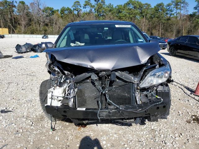 Photo 5 from auction – 2018 TOYOTA SIENNA XLE with VIN 5TDYZ3DC1JS914805