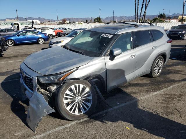 TOYOTA HIGHLANDER 2022 with VIN 5TDFZRAH0NS115498 - Photo from auction