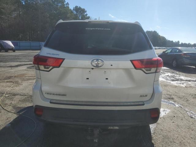 Photo 6 from auction – 2019 TOYOTA HIGHLANDER with VIN 5TDKZRFH1KS559167