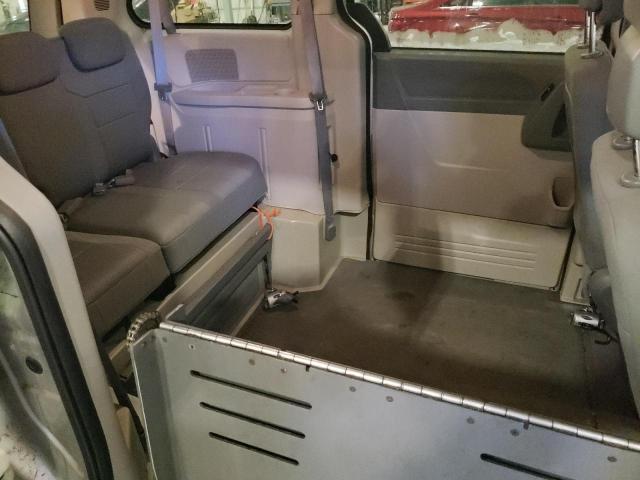 Photo 11 from auction – 2010 CHRYSLER TOWN & COU with VIN 2A4RR4DE8AR304818