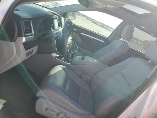 Photo 7 from auction – 2018 TOYOTA HIGHLANDER with VIN 5TDKZRFH0JS278914