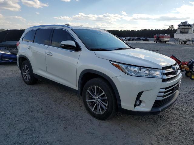 Photo 4 from auction – 2019 TOYOTA HIGHLANDER with VIN 5TDKZRFH1KS556334