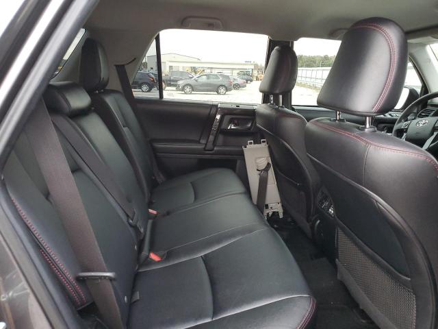 Photo 11 from auction – 2018 TOYOTA 4RUNNER SR with VIN JTEBU5JR9J5590268