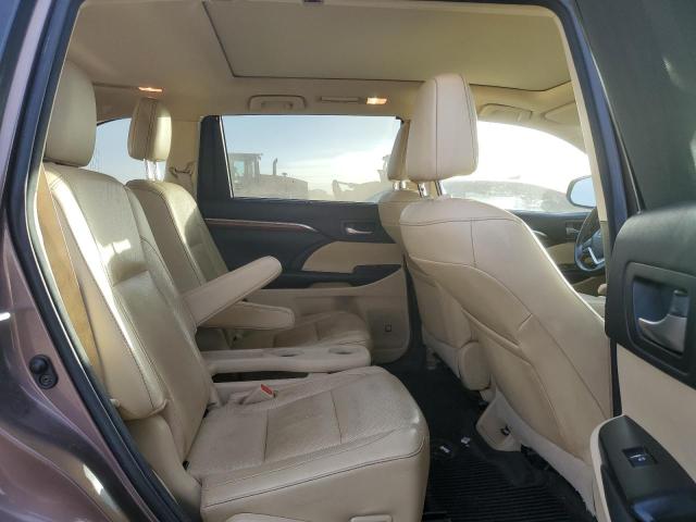 Photo 11 from auction – 2017 TOYOTA HIGHLANDER with VIN 5TDDGRFH3HS021092