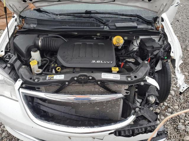 Photo 12 from auction – 2015 CHRYSLER TOWN & COU with VIN 2C4RC1BG8FR583303