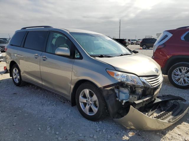 Photo 4 from auction – 2017 TOYOTA SIENNA LE with VIN 5TDKZ3DC4HS850632