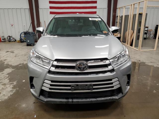 Photo 5 from auction – 2018 TOYOTA HIGHLANDER with VIN 5TDBZRFH1JS889115