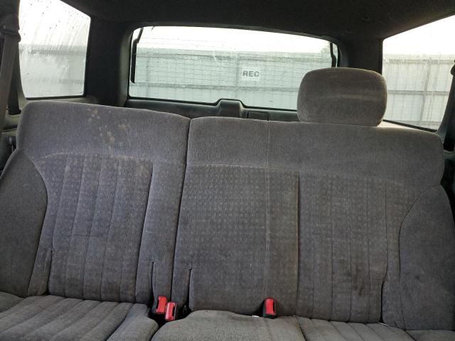 Photo 10 from auction – 2002 CHEVROLET BLAZER with VIN 1GNDT13W12K169005