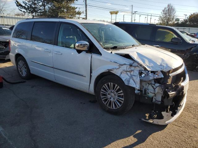 Photo 4 from auction – 2015 CHRYSLER TOWN & COU with VIN 2C4RC1CG0FR617703
