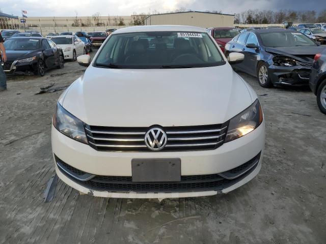 Photo 5 from auction – 2015 VOLKSWAGEN PASSAT S with VIN 1VWAT7A34FC013206