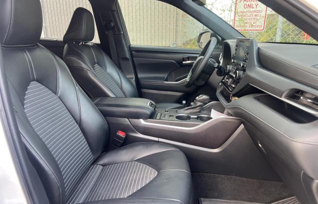 Photo 5 from auction – 2022 TOYOTA HIGHLANDER with VIN 5TDLZRAH1NS135102